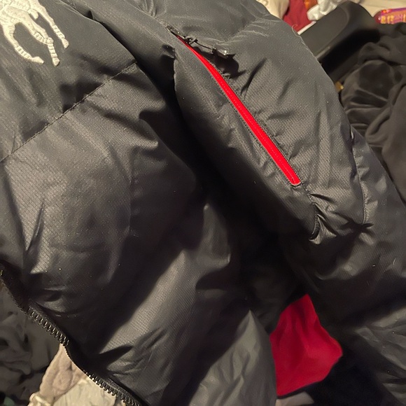 Xl T polo puffer jacket clean and never worn too big for me. - Picture 5 of 9
